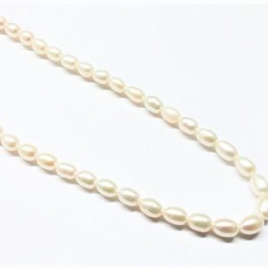 Perle véritable ovale blanche 6-7mm